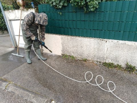 Nettoyage de muret extérieur de maison à Dijon