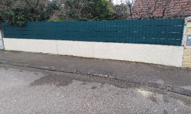 Nettoyage de muret extérieur de maison à Dijon